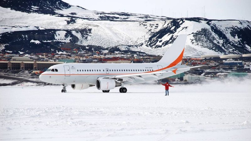 Airbus under the ice 1
