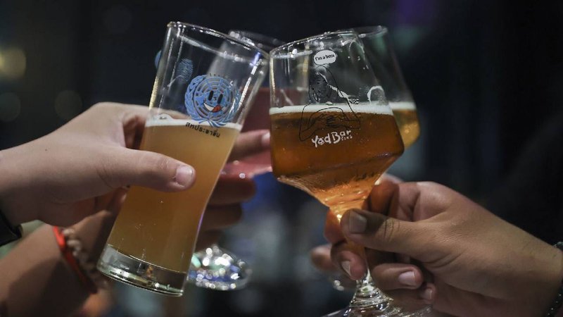 Alcohol ban on afternoon lifted in Thailand