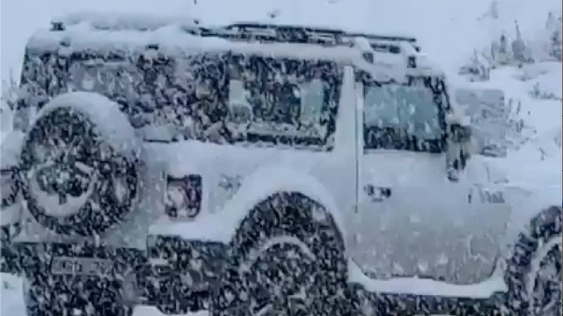 Gulmarg Turns White Again as Snow Boosts Tourist Rush