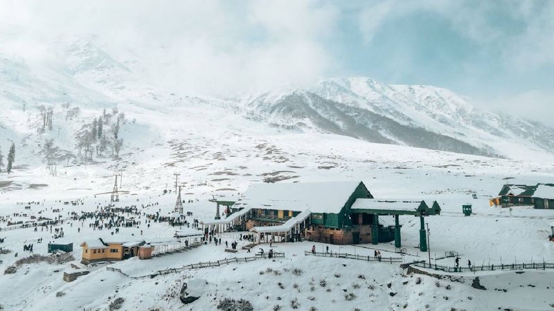 Jashn-e-Wandeh Festival Lights Up Kashmir’s Winter Tourism Season