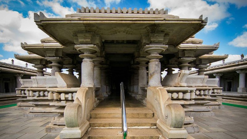 Mandya Venu Gopala Swamy Temple has a stone shade like Hampi 3