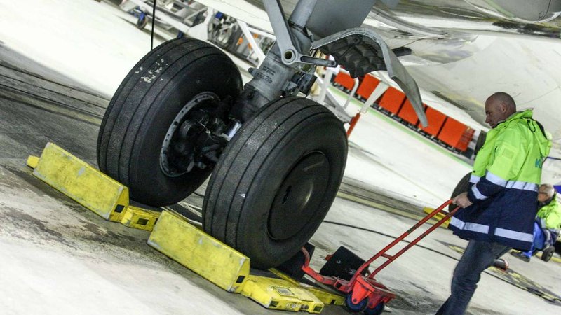 Measuring the weight of an aircraft