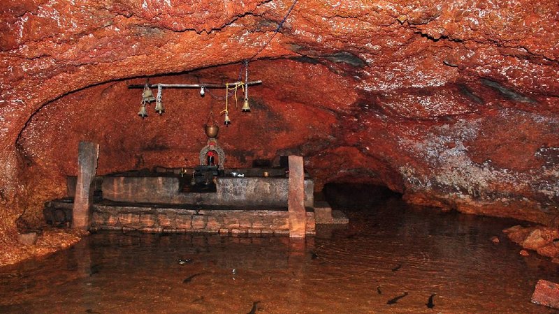 Moodagallu Cave temple