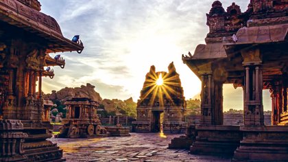 ಕಾಣಬನ್ನಿ ಹಂಪಿಯ ಗುಡಿಯ ಹೊನ್ನ ಚರಿತೆ!