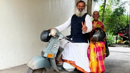 ಭಾರತ ಸುತ್ತಿದ ಅಮ್ಮ ಮಗನಿಗೆ ಕಾರ್ ಉಡುಗೊರೆ ಕೊಟ್ಟ ಆನಂದ್ ಮಹೀಂದ್ರ!