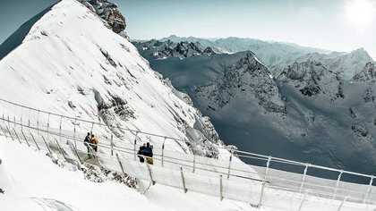 ಗ್ಲೇಸಿಯರ್ ಗ್ರೋಟ್ಟೊ ಗುಹೆಯಲ್ಲಿ ರಾಷ್ಟ್ರಗೀತೆ ಹೊನಲು