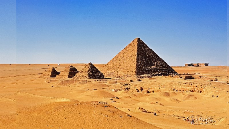 Pyramid of Menkaure (1)