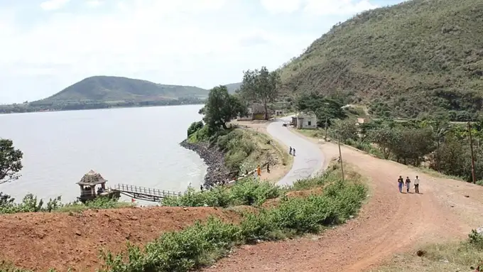 Shanthi Sagara Lake