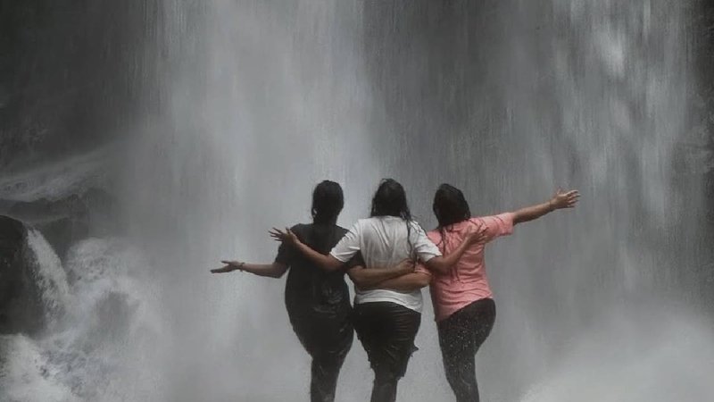 Suyana waterfall trekking