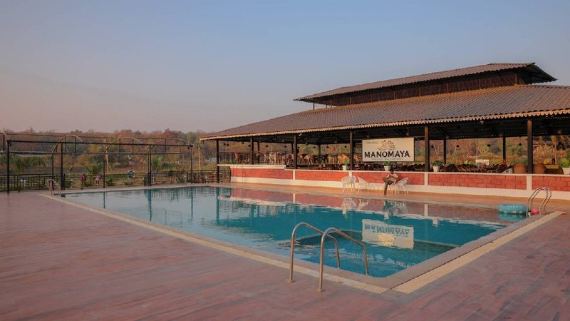 Swimming pool in Manomaya