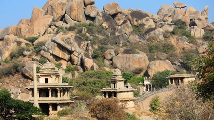 ಚಿತ್ರದುರ್ಗದ ಕಲ್ಲಿನ ಕೋಟೆಯಲ್ಲಿ ಕೆಎಸ್‌ಟಿಡಿಸಿ ರಾಜರಥ