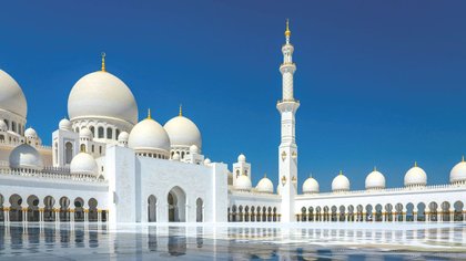 ಹಾಲಿನಂತೆ ಹೊಳೆಯುವ ಅಬುಧಾಬಿಯ ಶೇಖ್ ಝೈದ್ ಮಸೀದಿ