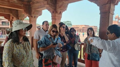 ಪ್ರವಾಸೋದ್ಯಮ ಅಭಿವೃದ್ಧಿಯಲ್ಲಿ ಛಾಯಾಗ್ರಾಹಕ ಮತ್ತು ಪ್ರವಾಸಿ ಮಾರ್ಗದರ್ಶಿಗಳ ಪಾತ್ರ