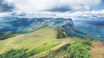 ಬೆಟ್ಟ-ಸಮುದ್ರಗಳ ನಡುವೆ ನಿಂತ ಸಮಯ