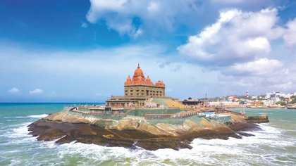 ಸಮುದ್ರದ ನಡುವೆ ನಿಂತ ವಿವೇಕಾನಂದ ದೀಪ