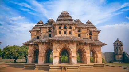 ಅನುಕರಣೆ ಸಾಕು ನಮ್ಮತನ ಬೇಕು
