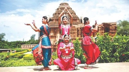 ಸಂಸ್ಕೃತಿಯ ಹೆಜ್ಜೆಗಳಲ್ಲಿ ಸಾಗುವ ಪ್ರಯಾಣ ನೃತ್ಯ ಪ್ರವಾಸೋದ್ಯಮ