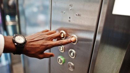 ಲಿಫ್ಟ್ ಮ್ಯಾನರ್ಸ್ ಕಲಿಯುವುದೆಂದು?