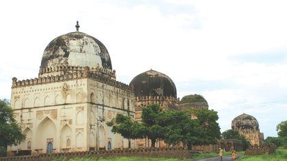 ಅಷ್ಟೂರ್‌ ಸ್ಮಾರಕಗಳಲ್ಲಿ ಉಸಿರಾಡುತ್ತಿರುವ ಮನಮೋಹಕ ಕವನಗಳು