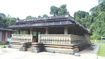 ಕಾಲಗರ್ಭದಲ್ಲಿ ಅಡಗಿಹೋಗಿದ್ದ ಐತಿಹಾಸಿಕ ದೇಗುಲ...!