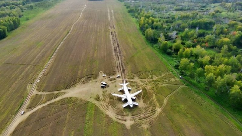 aircraft lands on a field without a runway or in an unstable area 2