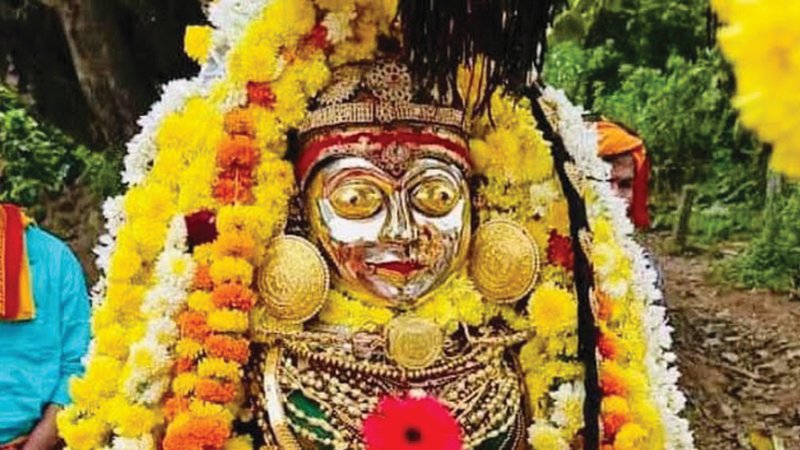 ಚಂದ್ರಗುತ್ತಿ (2)