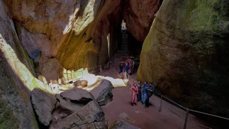 edakal cave (1)