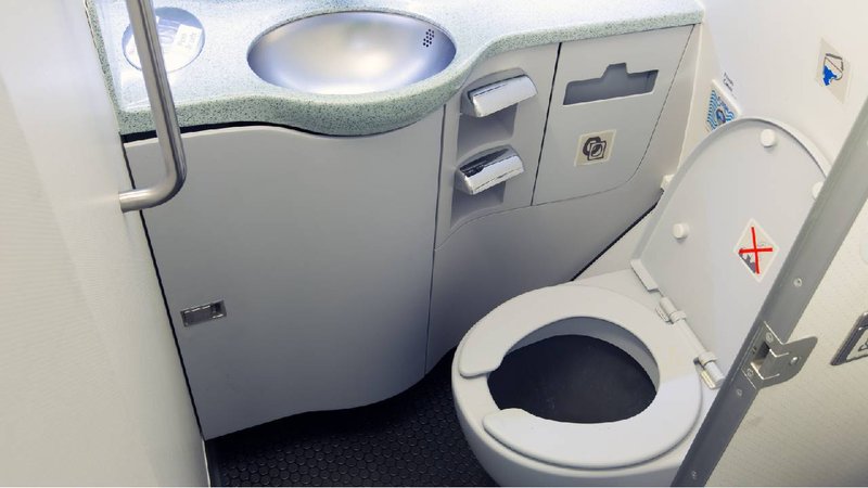 flight toilet 2