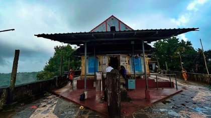 ಪ್ರಕೃತಿ ಮಡಿಲಲ್ಲಿ ನೆಲೆನಿಂತ ಕಾರಿಂಜೇಶ್ವರ
