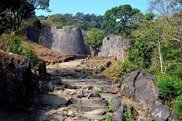 kavaledurga-fort-enterance