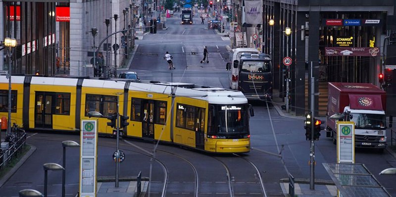 tram-friedrichstra_e_dpa