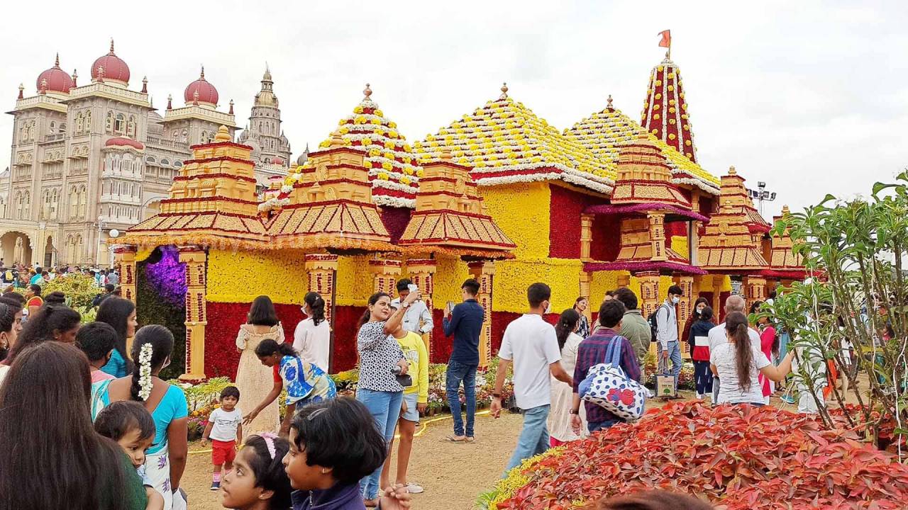 ಮೈಸೂರು ಅರಮನೆ ಆವರಣದಲ್ಲಿ ಅರಳಿದ ಪುಷ್ಪಲೋಕ