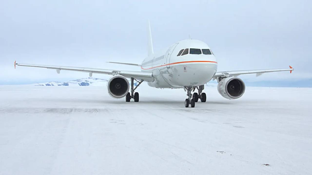 ಮಂಜುಗಡ್ಡೆ ಅಡಿಯಲ್ಲಿ ಏರ್‌ಬಸ್