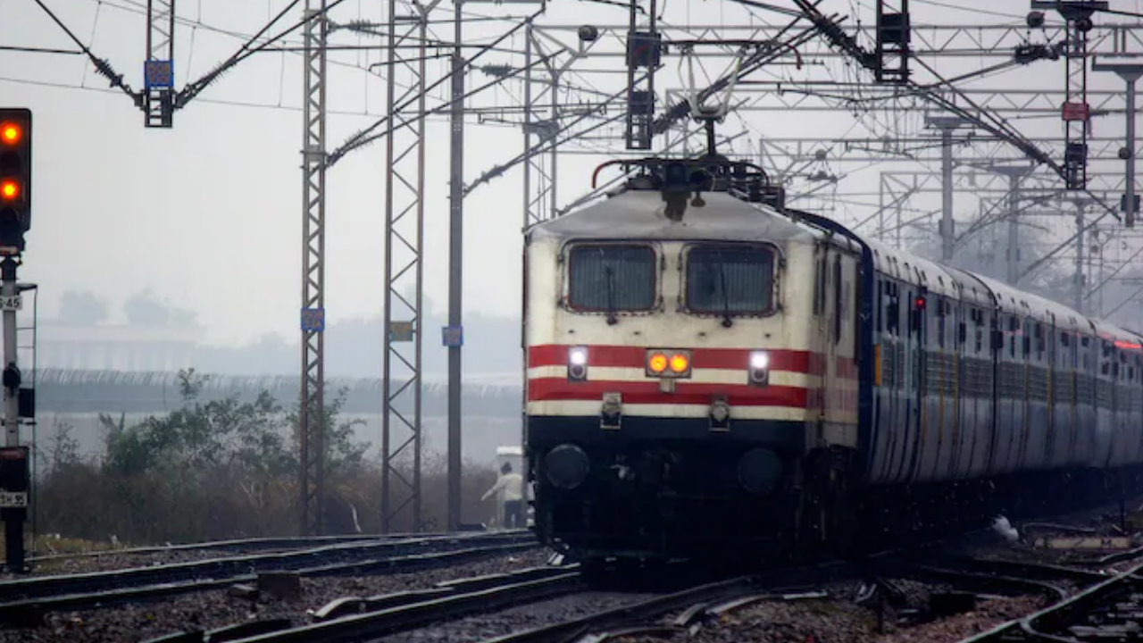 ರೈಲು ನಿಲ್ದಾಣದಲ್ಲಿ ಕಸ ಹಾಕಿದರೆ 1,000 ರು. ದಂಡ