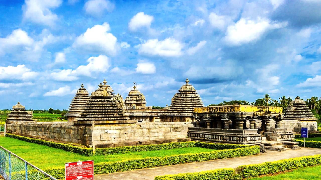 ಸೈಕಲ್ ತುಳಿದೆವು ಗೋಪುರ ನೋಡಲು!