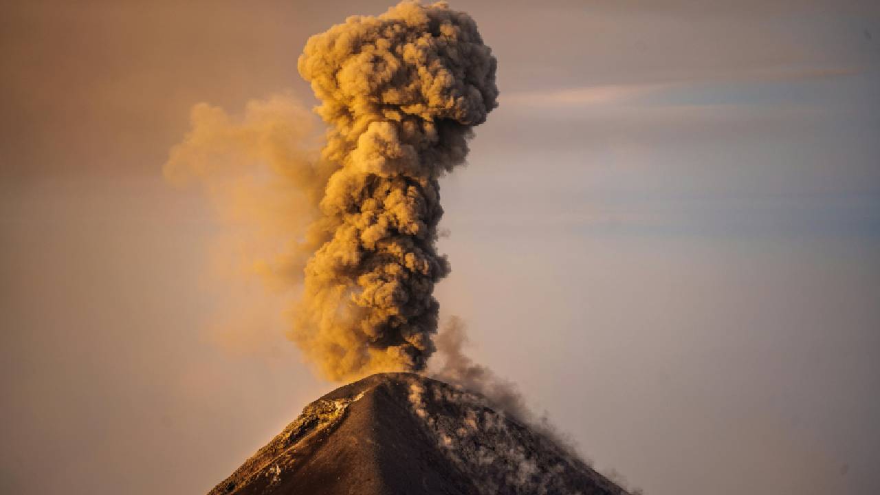 ಜ್ವಾಲಾಮುಖಿ ಸ್ಫೋಟ, ವಿಮಾನ ಸಂಚಾರ ವ್ಯತ್ಯಯ
