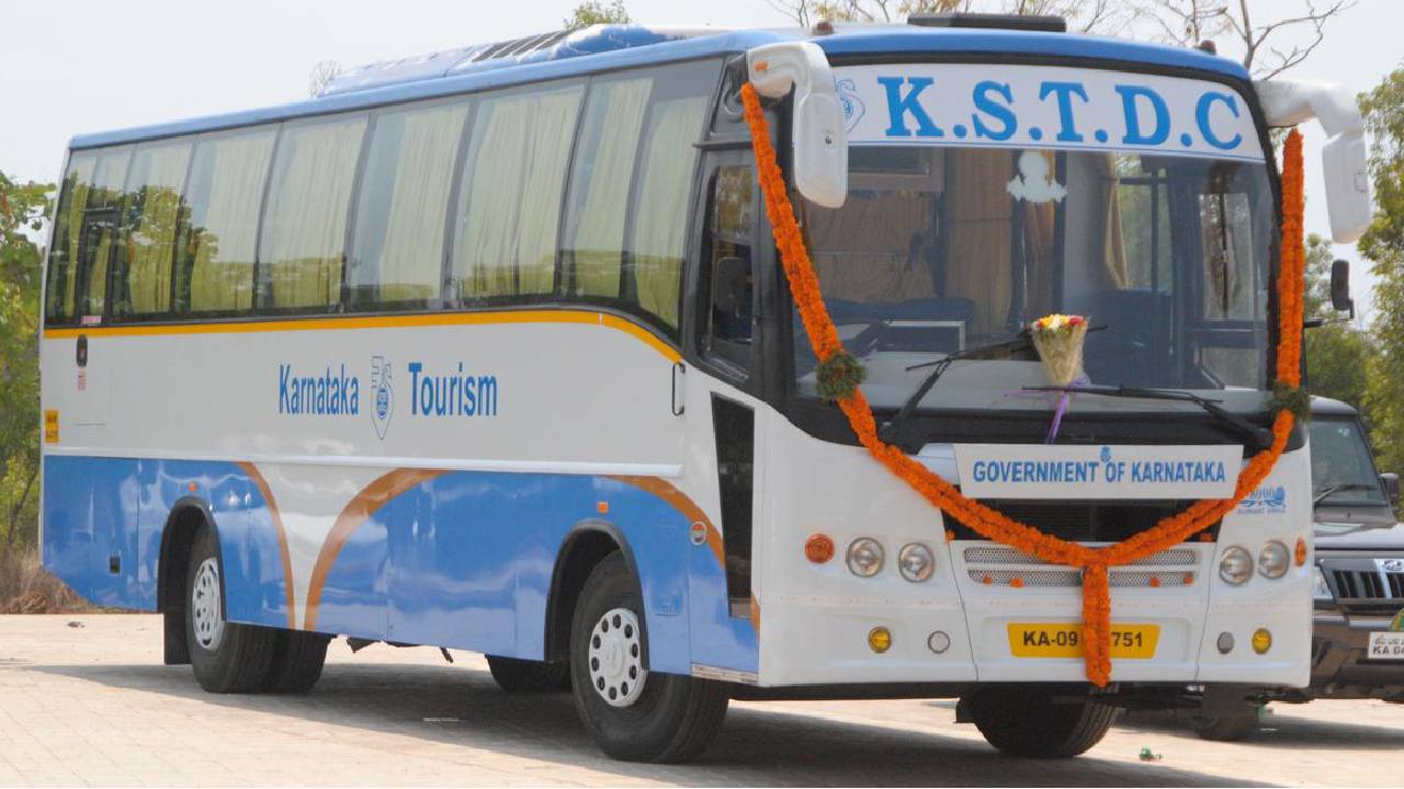 ವಿಧಾನಸೌಧದ ಅಂಗಳದಲ್ಲಿ ಕೆಎಸ್‌ಟಿಡಿಸಿ ರಾಜರಥ