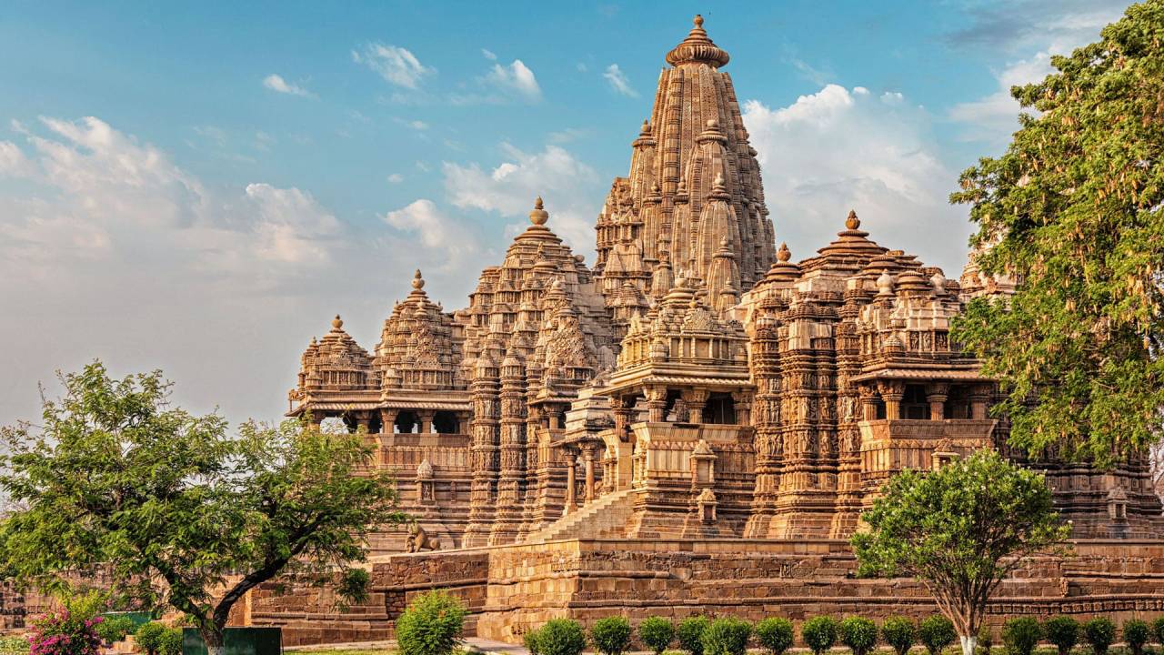 ಖರ್ಜೂರ ಸವಿಯುತ್ತಲೇ ನೋಡಿ ಖಜುರಾಹೋ