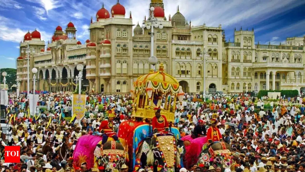 ಮೈಸೂರು ದಸರಾ ವೀಕ್ಷಣೆಗೆ ಟಿಕೆಟ್, ಗೋಲ್ಡ್ ಕಾರ್ಡ್ ಬಿಡುಗಡೆ