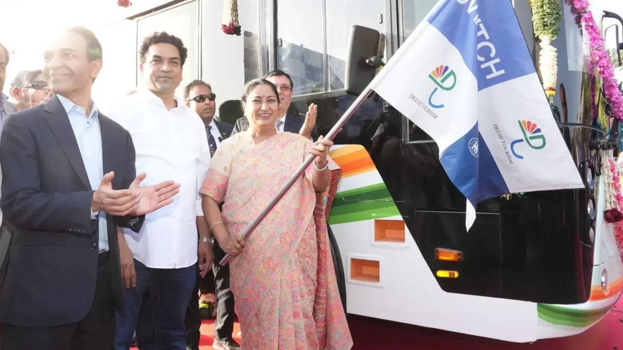 ದೆಹಲಿ ರಸ್ತೆಗಳಲ್ಲಿ ಡಬಲ್‌ ಡೆಕ್ಕರ್‌ ಬಸ್‌ ಸುತ್ತಾಟ ಮತ್ತೆ ಆರಂಭ