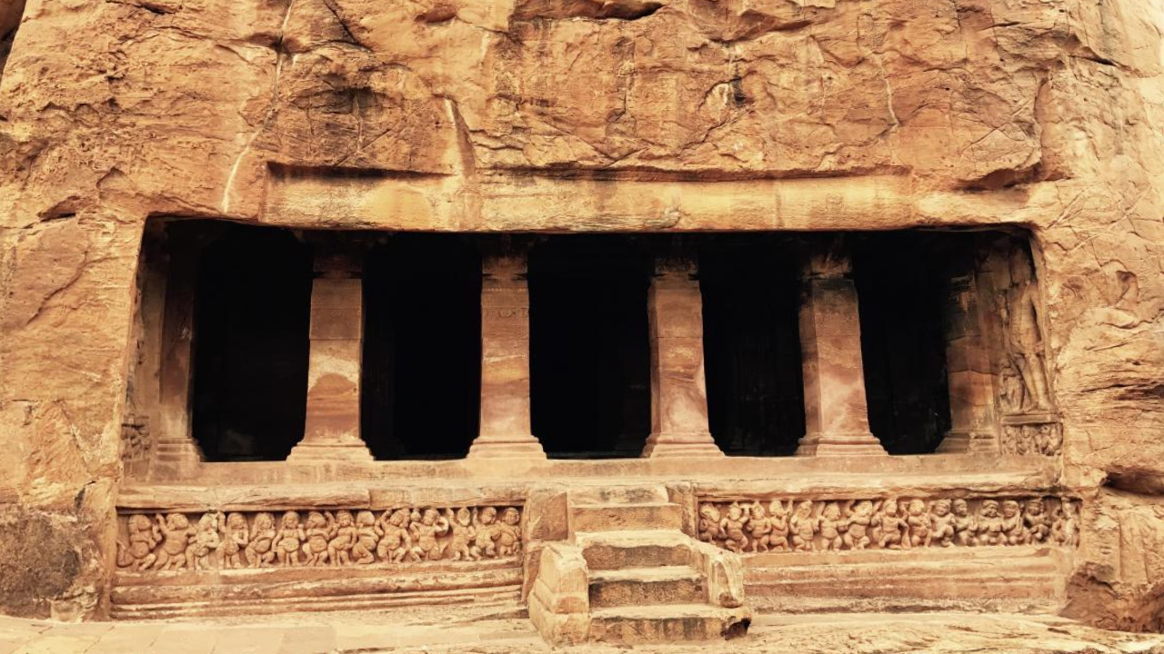 ಕನ್ನಡಿಗನ ಕಲಿತನ ತಿಳಿಸುವ ಬಾದಾಮಿ ಪ್ರವಾಸ