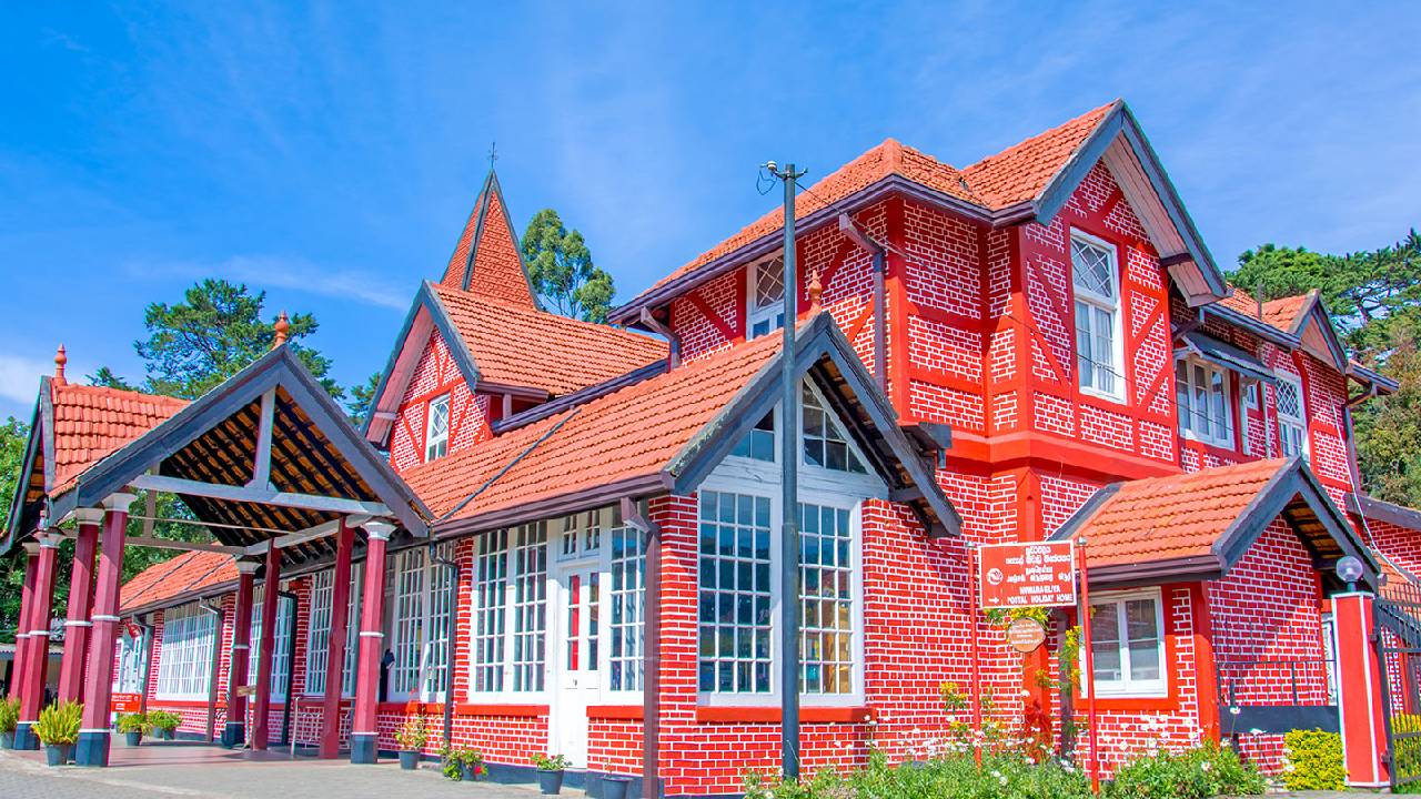 ಹೆಂಚಿನಲ್ಲಿ ಶತಮಾನದ ಐತಿಹ್ಯ!