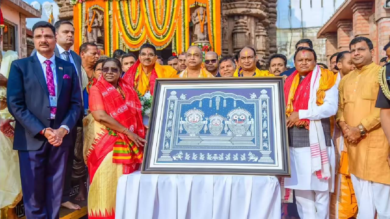 ಶ್ವೇತಗಂಗಾದಲ್ಲಿ ಪಿಂಡದಾನ, ಜಗನ್ನಾಥನ ದರ್ಶನ ಪಡೆದ ರಾಷ್ಟ್ರಪತಿ ದ್ರೌಪದಿ ಮುರ್ಮು!