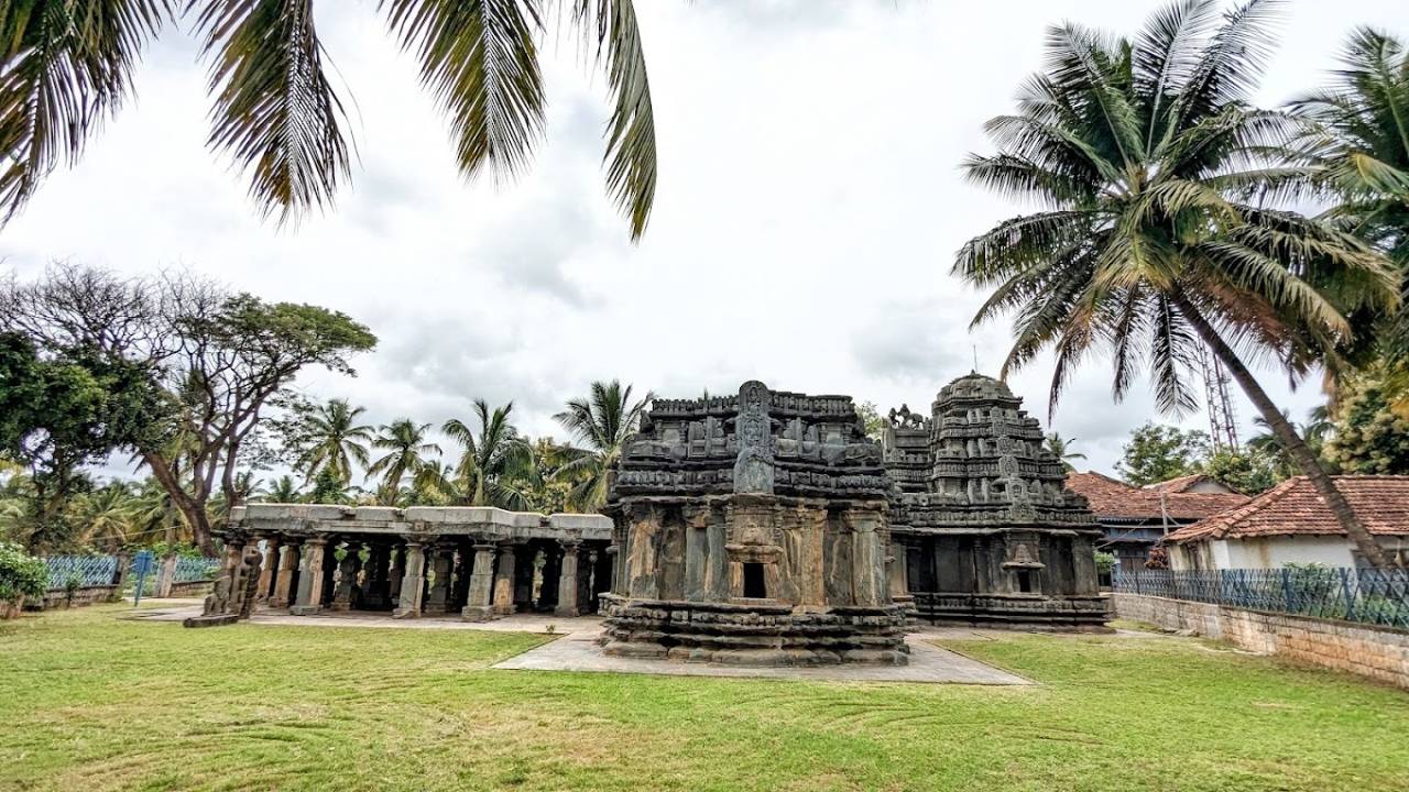 ಕದಂಬೇಶ್ವರನ ಆಲಯದ ಕಂಬಗಳಲ್ಲೂ ಕನ್ನಡಾಂಬೆ