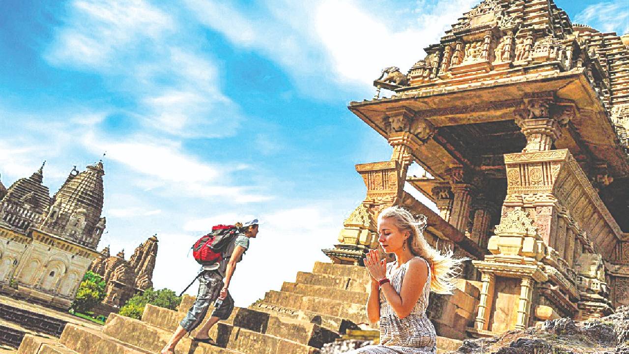 ಅಧ್ಯಾತ್ಮದ ಮಾರ್ಗದಲ್ಲಿ ಧಾರ್ಮಿಕ ಪ್ರವಾಸೋದ್ಯಮ