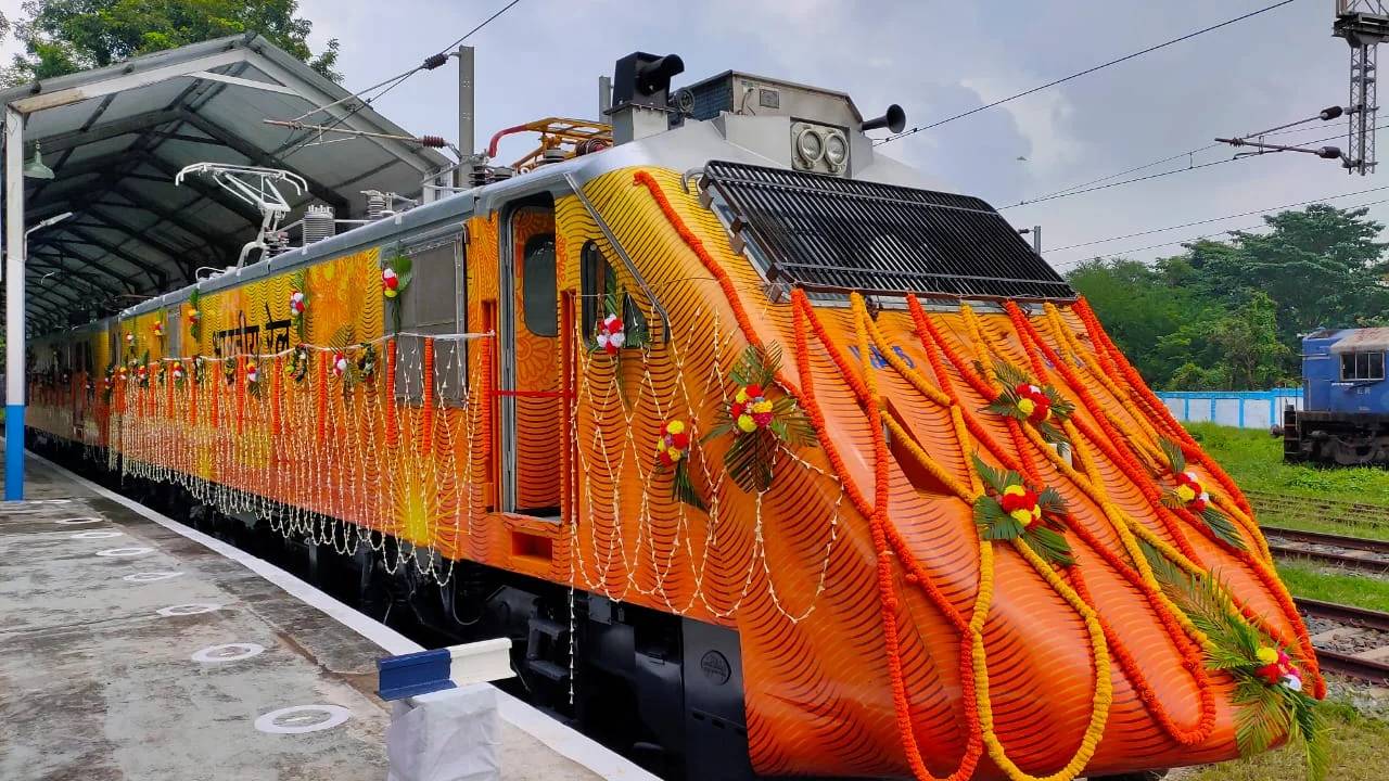 ಭಾರತದ ಮೊದಲ ಖಾಸಗಿ ರೈಲು – ತೇಜಸ್ ಎಕ್ಸ್‌ಪ್ರೆಸ್