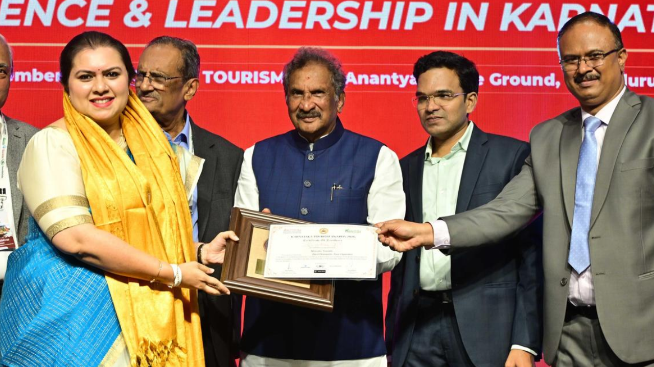 ‘ಅತ್ಯುತ್ತಮ ದೇಶೀಯ ಪ್ರವಾಸ ನಿರ್ವಾಹಕ’ ಪ್ರಶಸ್ತಿ ಗೆದ್ದ ನಿರ್ಮಲಾ ಟ್ರಾವೆಲ್ಸ್