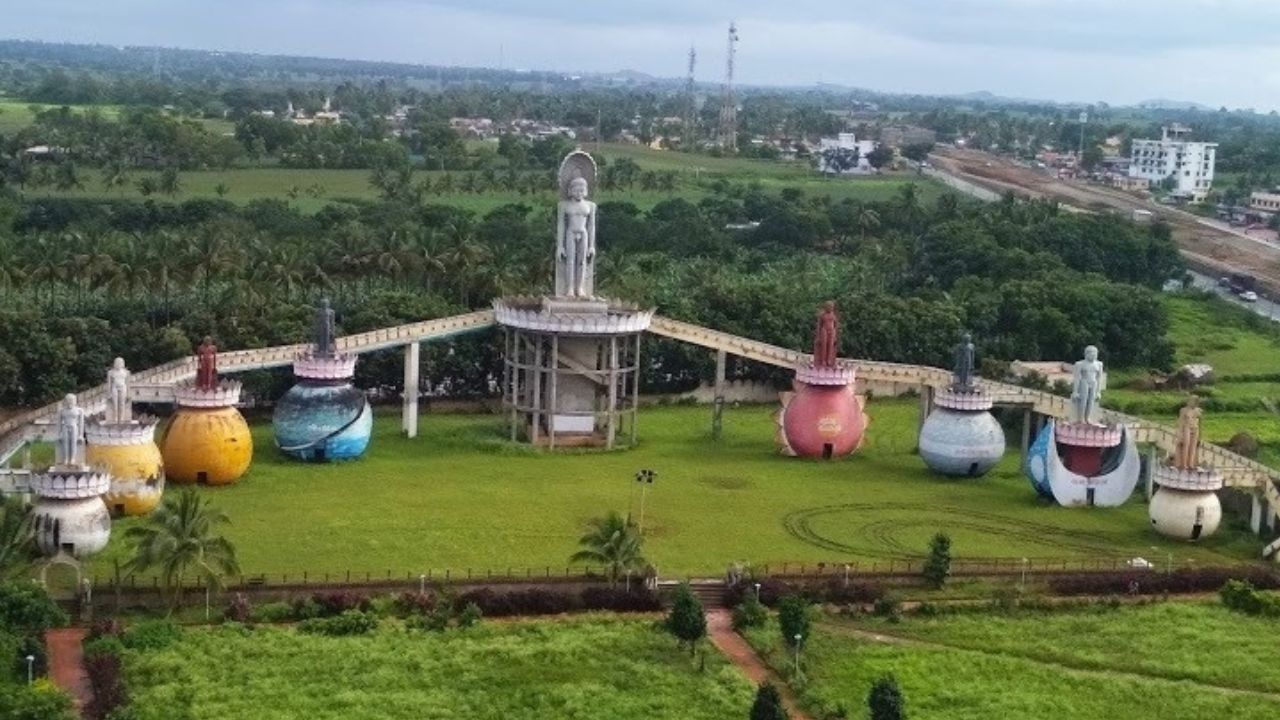 ಇಲ್ಲಿದೆ ಭಾರತದಲ್ಲೇ ಎತ್ತರದ ಪಾರ್ಶ್ವನಾಥರ ಪ್ರತಿಮೆ