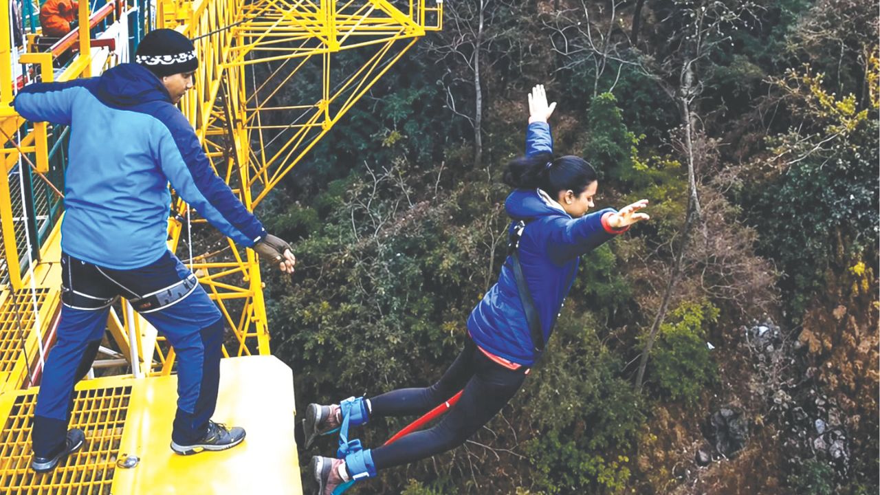 ಆಕಾಶದಿಂದ ಭೂಮಿಗೆ ಹಾರುವ ಆಟ