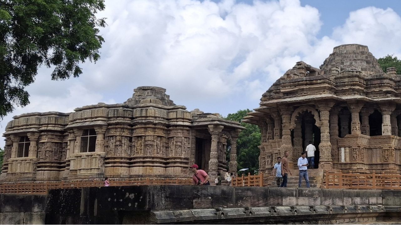 ಅದ್ಭುತ ಶಿಲ್ಪಕಲೆಯ ಮೋಧೇರಾ ಸೂರ್ಯ ಮಂದಿರ